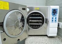 Autoclave steriliser with instrument trays